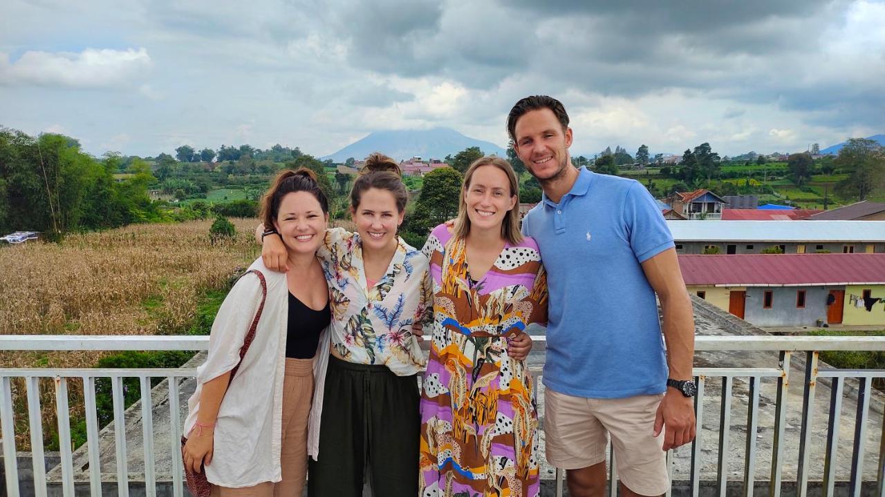 Nachelle Homestay Берастаги Екстериор снимка